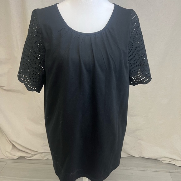 Banana Republic Tops - Banana Republic Black Eyelet Short Sleeve Scoop Neck Women's Top Sz M‎ Classic